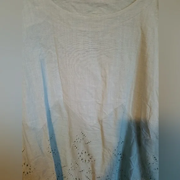 Woman's top - Picture 2 of 3